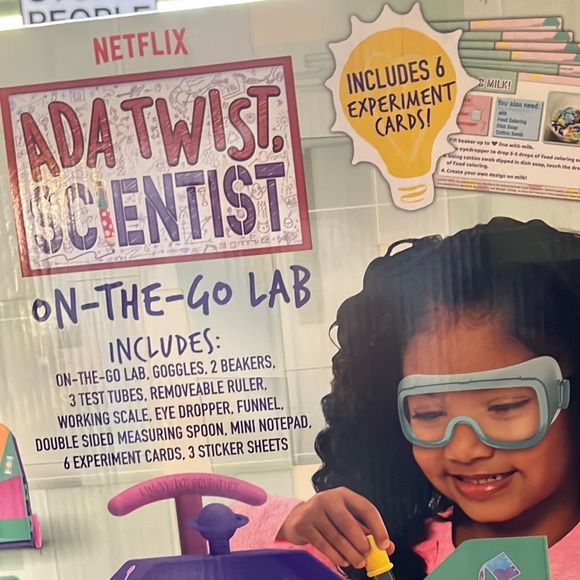 ADA TWIST, SCIENTIST.  ON-THE-GO-LAB. - Picture 6 of 6